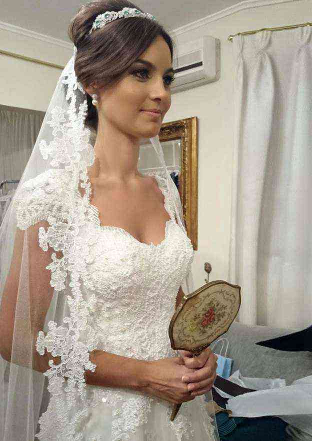 Tulle Long/Floor-Length A-Line/Princess Short Sleeve Sweetheart Zipper Wedding Dress With Beaded Appliqued
