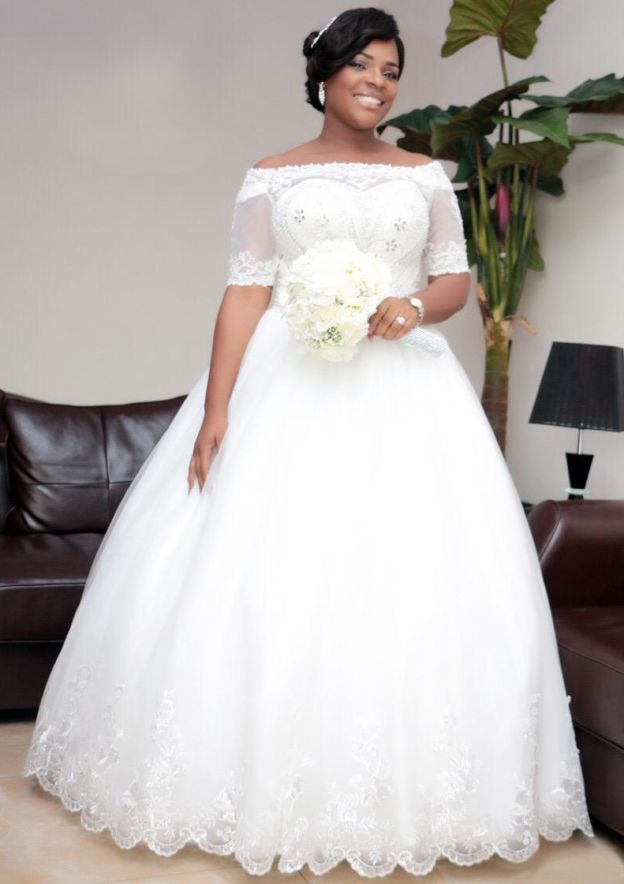 Ball Gown Off-the-Shoulder Short Sleeve Long/Floor-Length Tulle Wedding Dress With Hem Appliqued