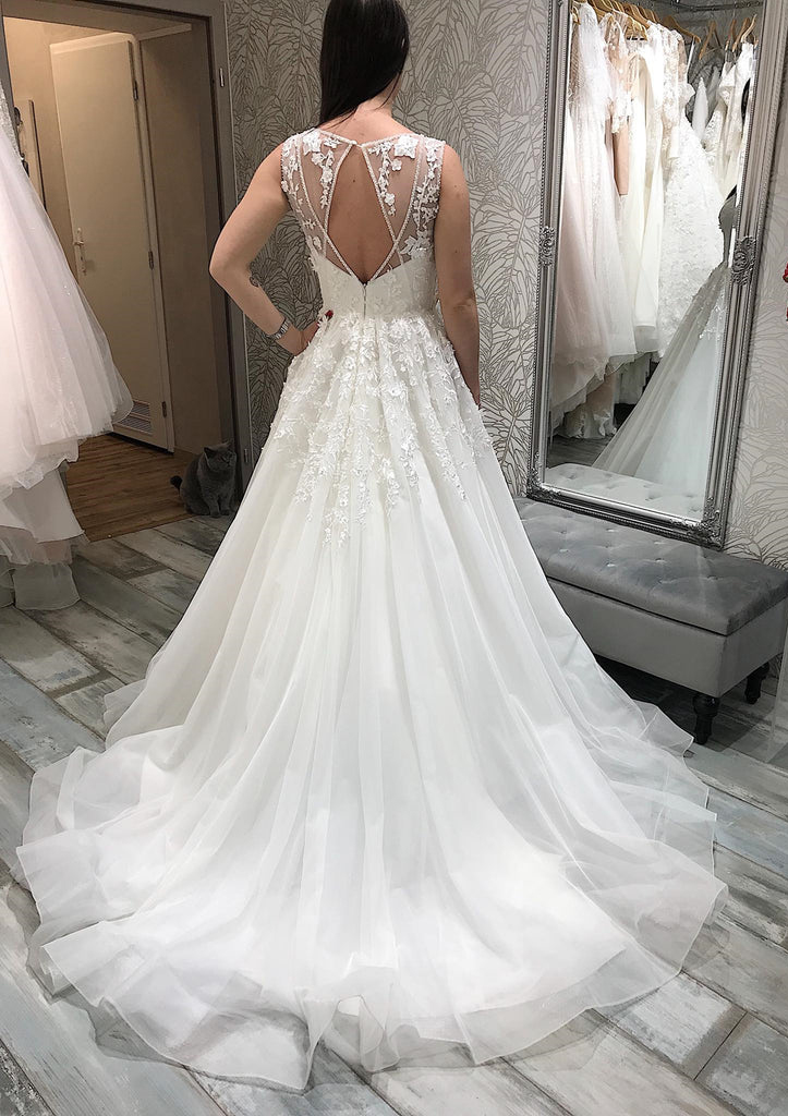 Ivory Princess A-line V Neck Sleeveless Tulle Sweep Train Wedding Dress With Appliques Lace - STACEES