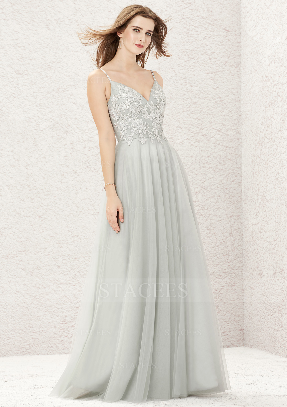 Plata Vestido línea a escote en v tul hasta el suelo vestido de dama de honor - STACEES