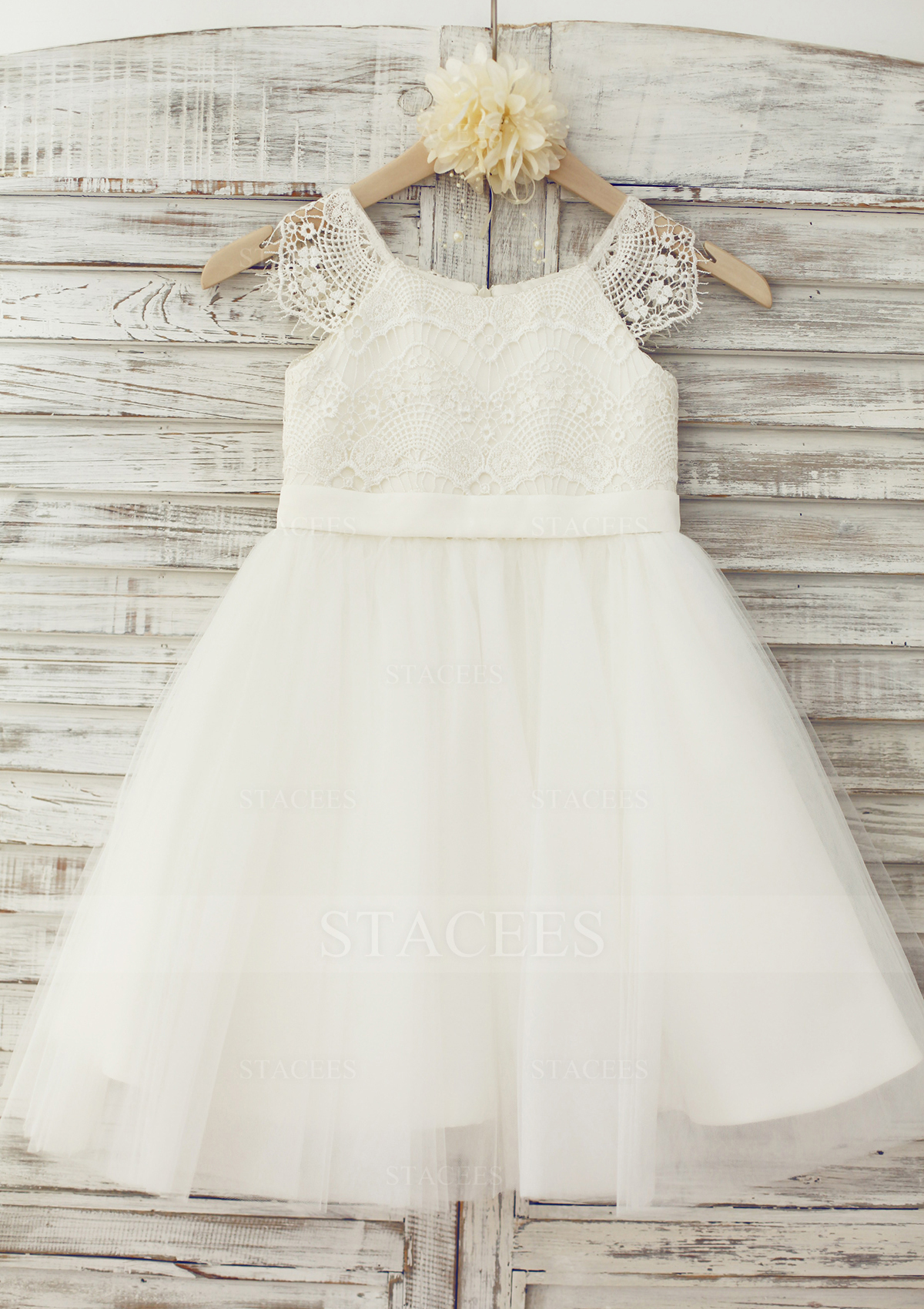 A-line/Princess Short Sleeve Scoop Neck Knee-Length Lace Tulle Flower Girl Dress 