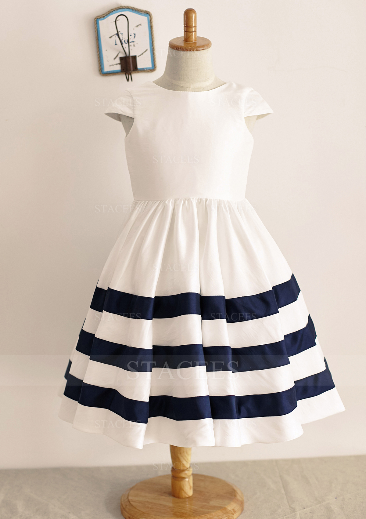 Trapèze/Princesse scoop longueur genou taffetas robe de fille de fleur