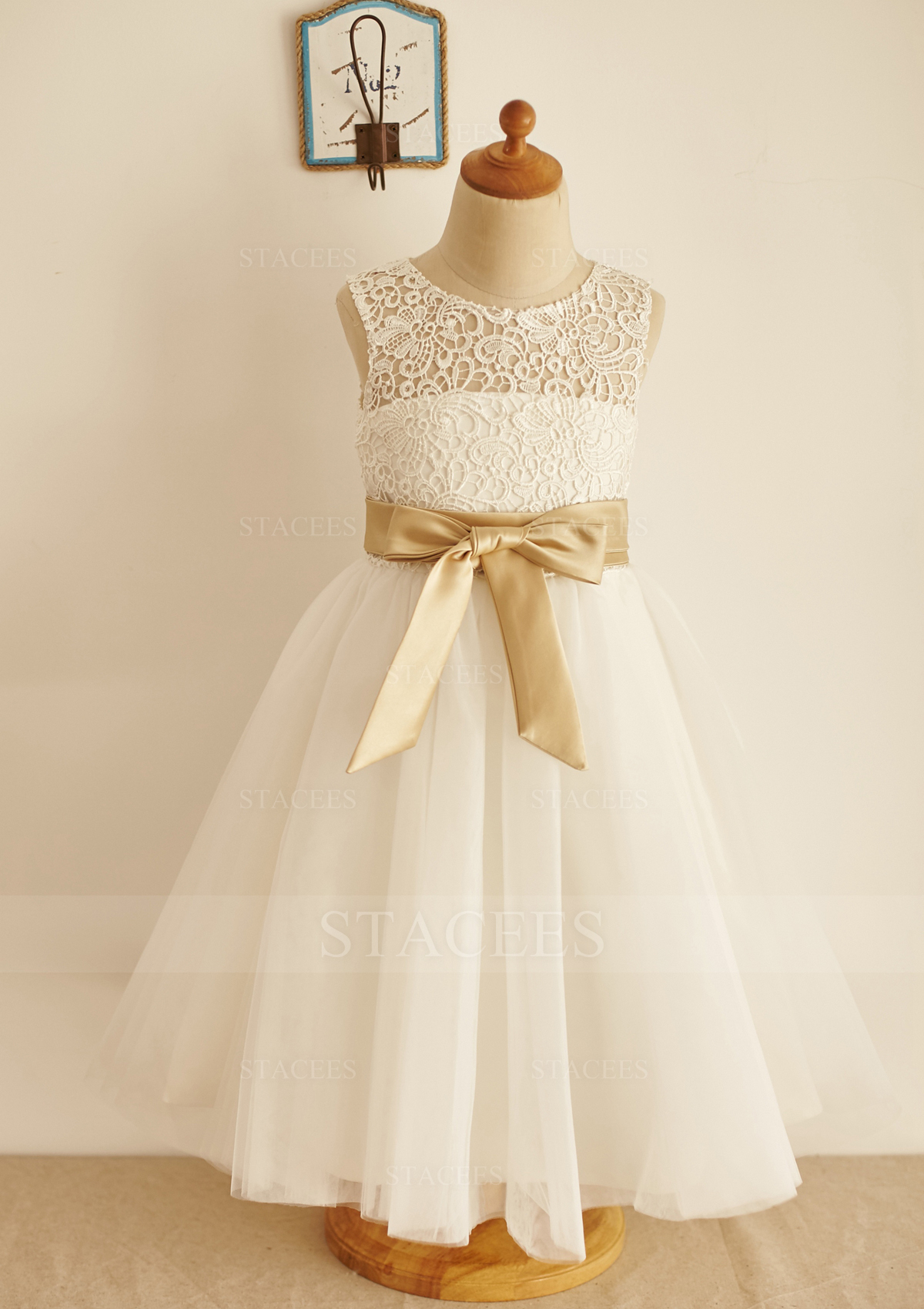 Vestido de gala escote ilusión encaje tul hasta el suelo vestido de pajecitas