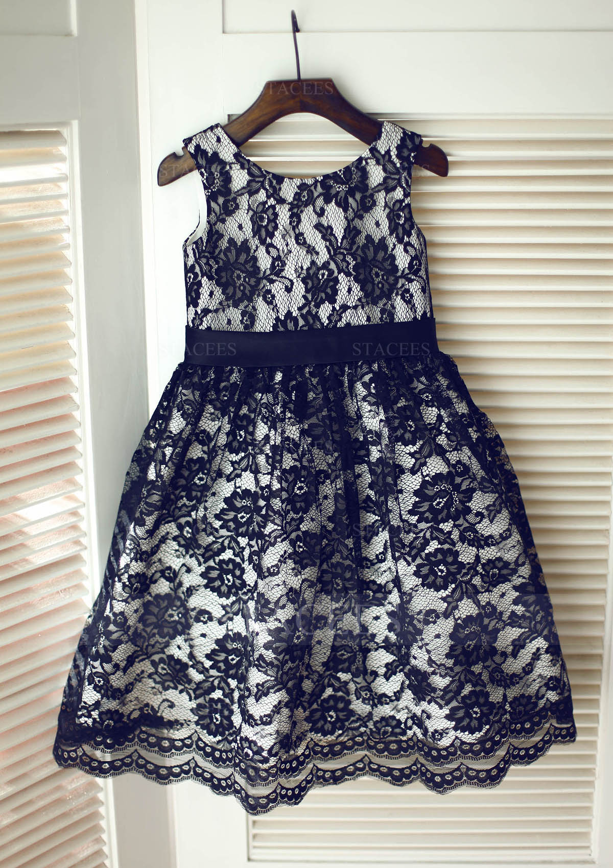 A-line/Princess Scoop Neck Knee-Length Lace Tulle Flower Girl Dress With Lace