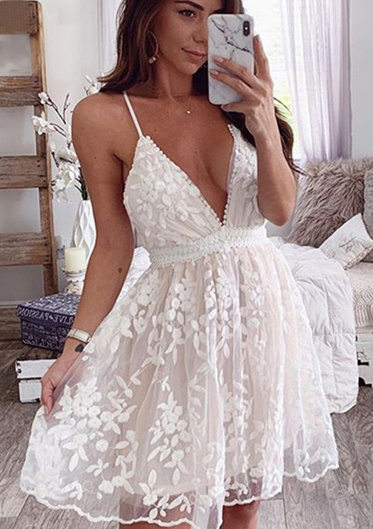 Romantic A-line V Neck Lace Short/Mini Homecoming Dress