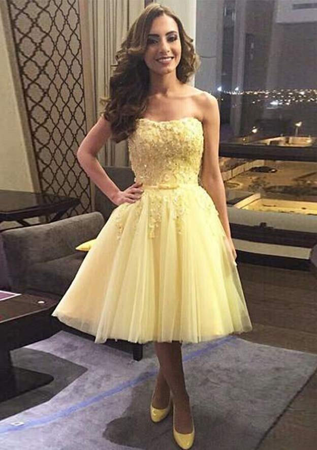 A-line Sweetheart Sleeveless Knee-Length Tulle Homecoming Dress with Appliqued Beading