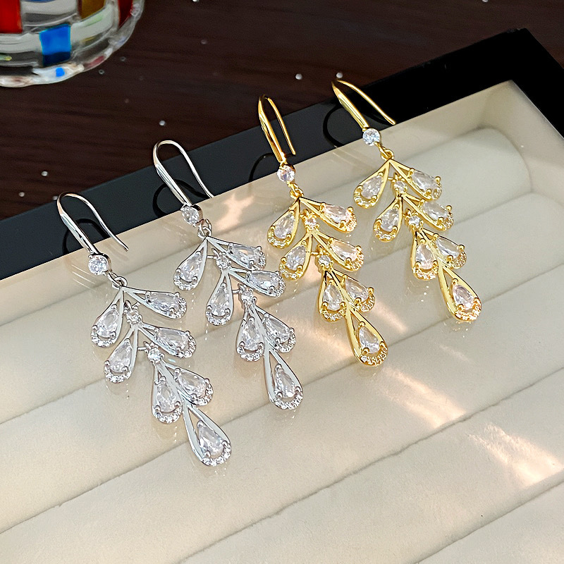 Exquisiteces lujosos cobre pendientes con rhinestones