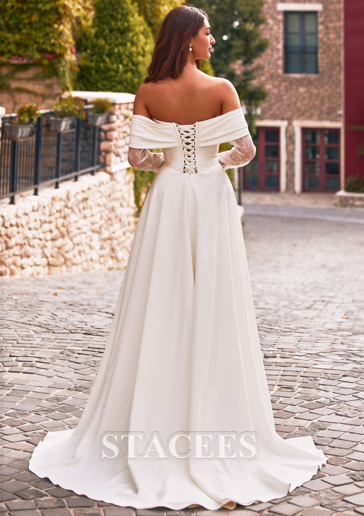 Marfil Vestido línea a hombros descubiertos satén cola de corte vestido de novia - STACEES