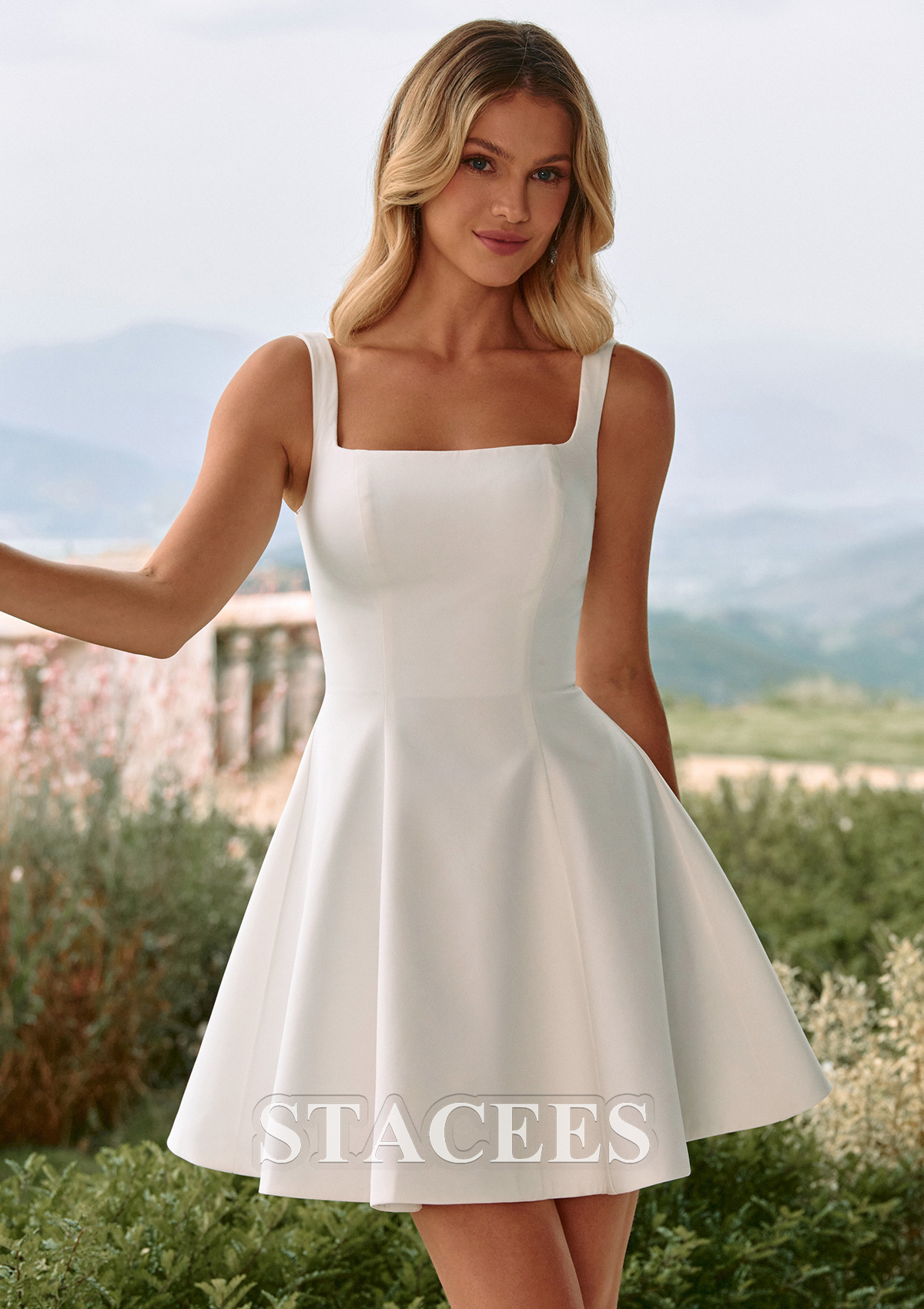 Ivoire Trapèze encolure carré crêpe élastique courte/mini robe de fête de la rentré - STACEES