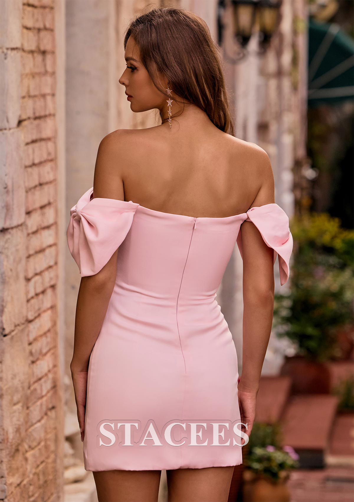 Rose Rougissant Fourreau épaule dénudée satin élastique courte/mini robe de fête de la rentrée avec noeuds papillons - STACEES