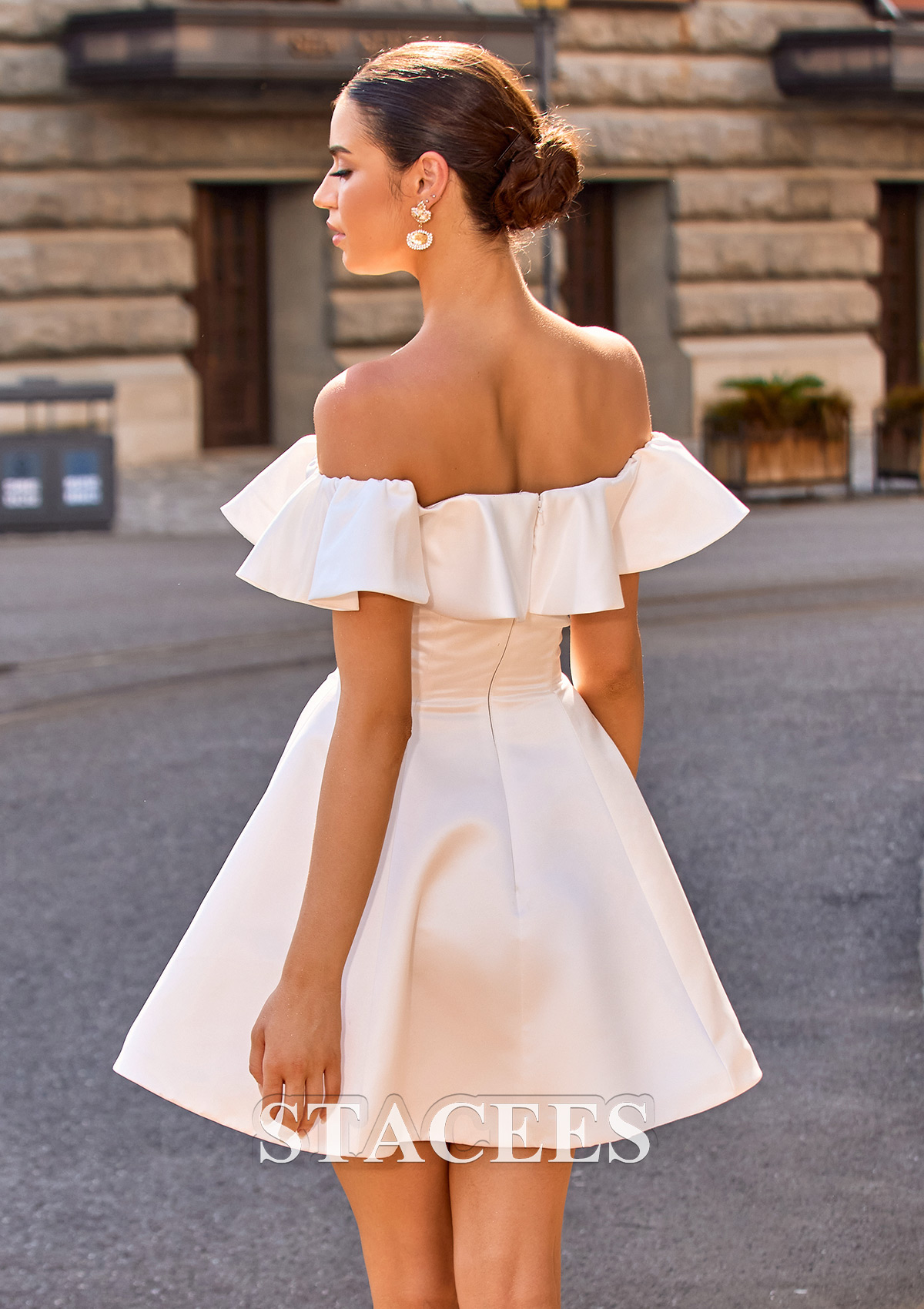 Blanco Vestido línea a hombros descubiertos satén corto/mini vestido para homecoming - STACEES