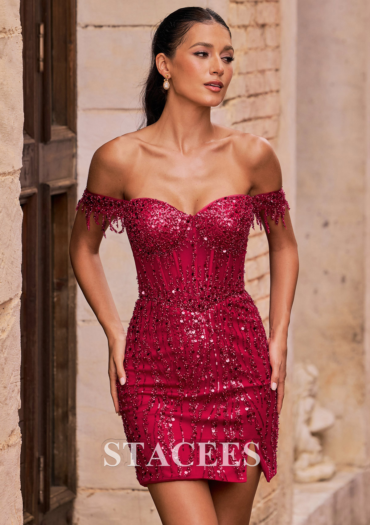 Bordeaux Fourreau épaule dénudée paillettes courte/mini robe de fête de la rentrée avec perles frange - STACEES