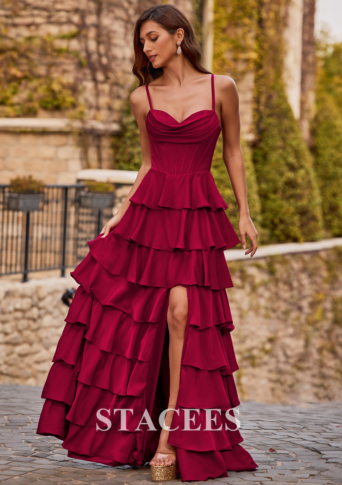 Burgundy Vestido línea a escote drapeado satén elástico cola de barrido vestido de graduación - STACEES