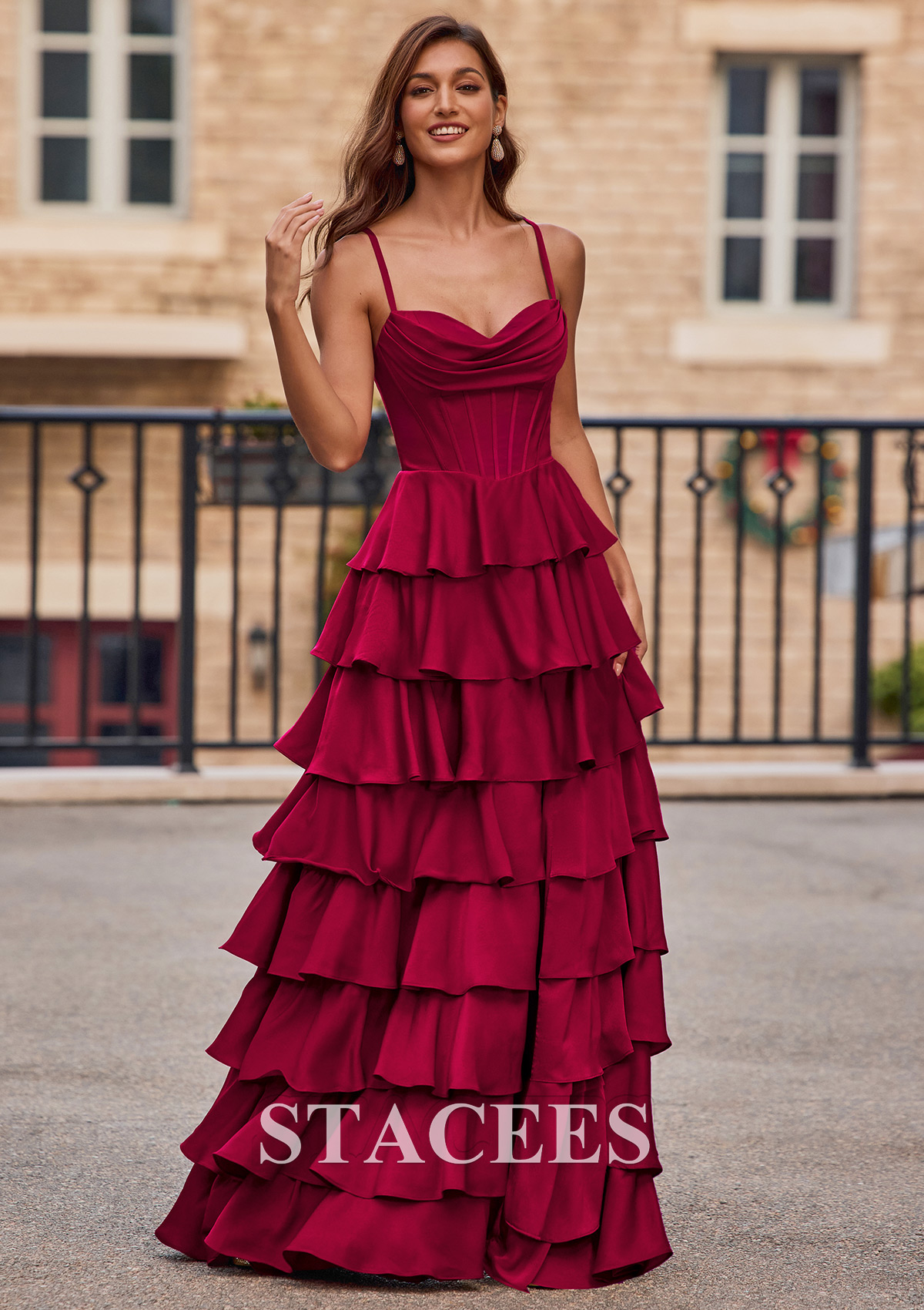 Burgundy Vestido línea a escote drapeado satén elástico cola de barrido vestido de graduación - STACEES
