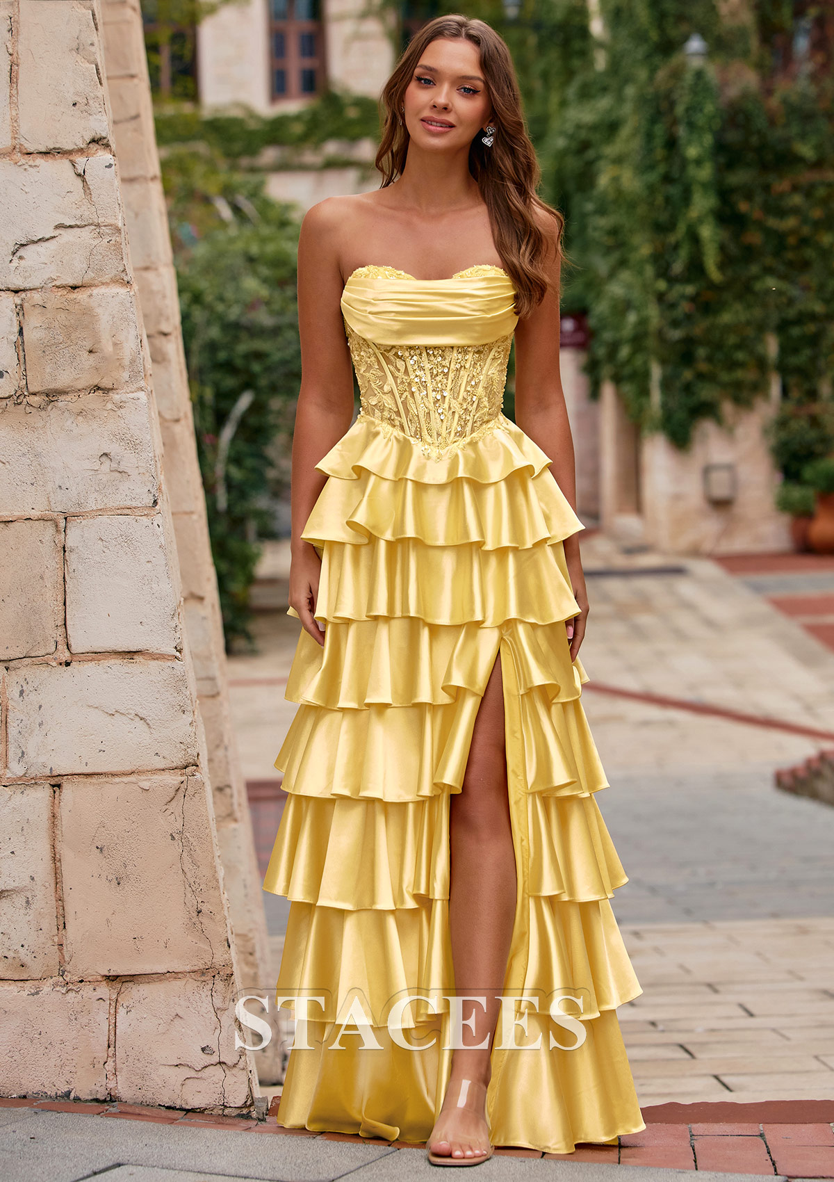 Jonquille Trapèze cache coeur soie comme du satin longueur ras du sol robe de bal avec appliqué volants - STACEES