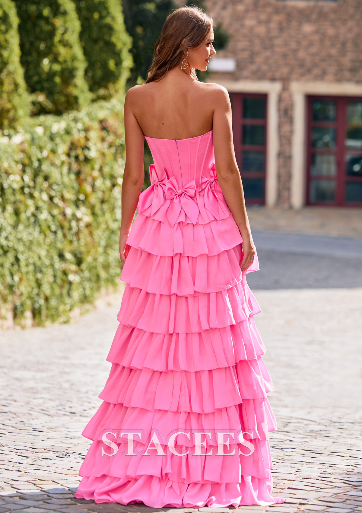 Azalée Trapèze scoop mousseline traîne balayage robe de bal avec noeud papillon volants - STACEES