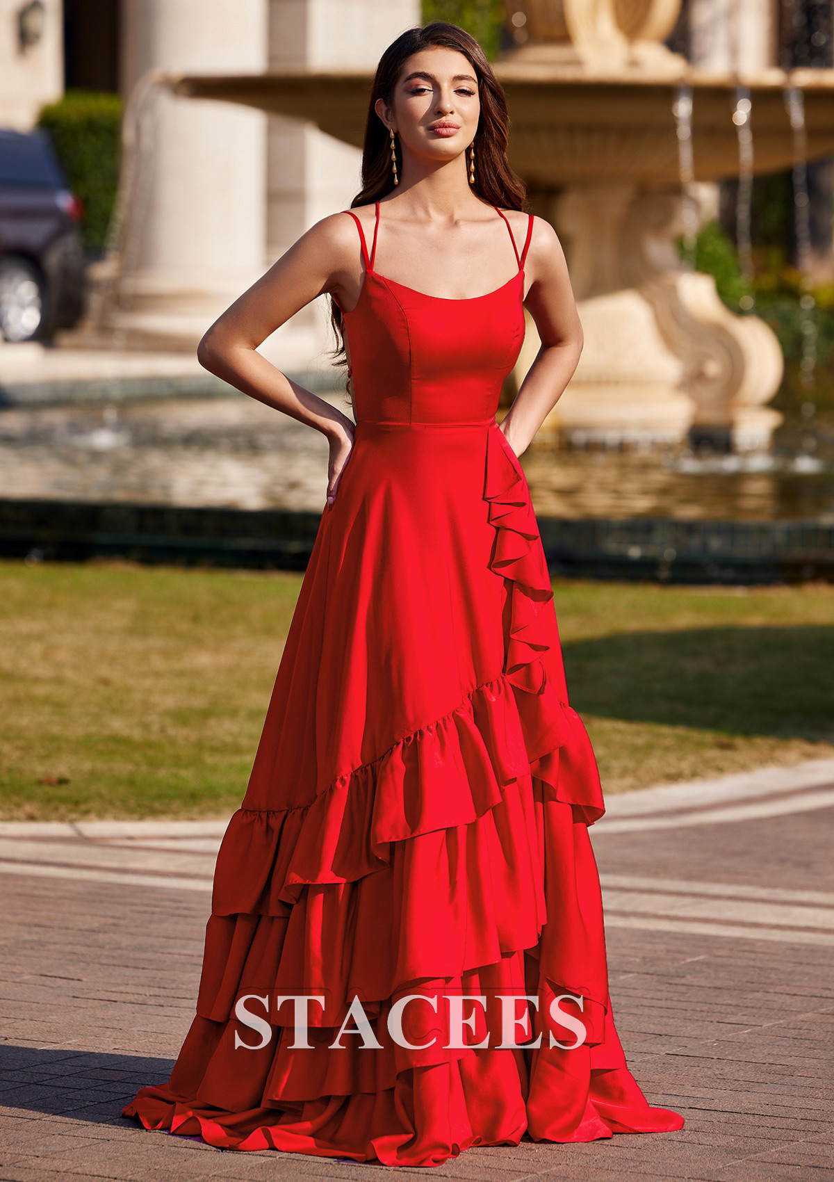 Rouge Robe trapèze carrée satin extensible traîne balayage robe de bal - STACEES