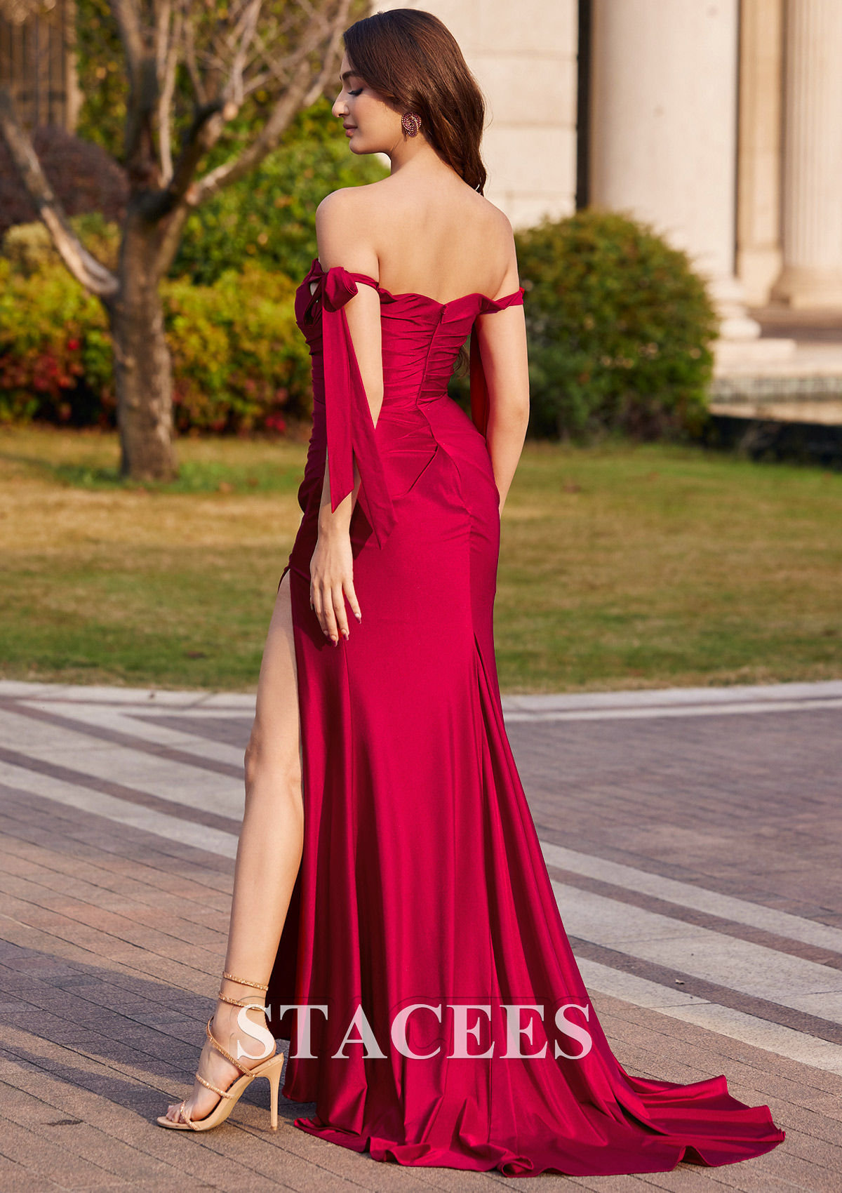 Burgundy Cubierta hombros descubiertos jersey barrer tren vestido de graduación - STACEES