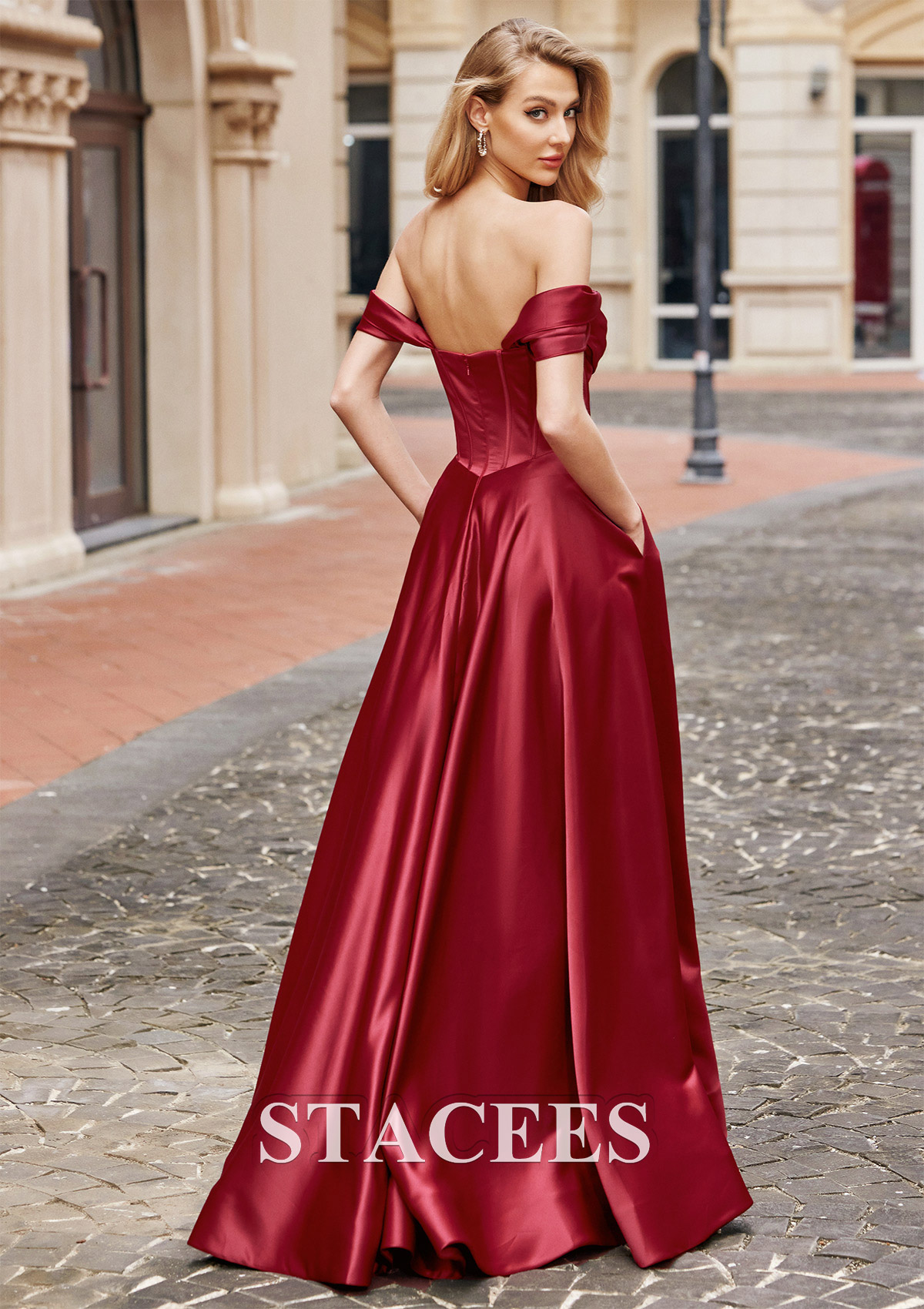 Burgundy Vestido línea a hombros descubiertos satén barrer tren vestido de graduación - STACEES
