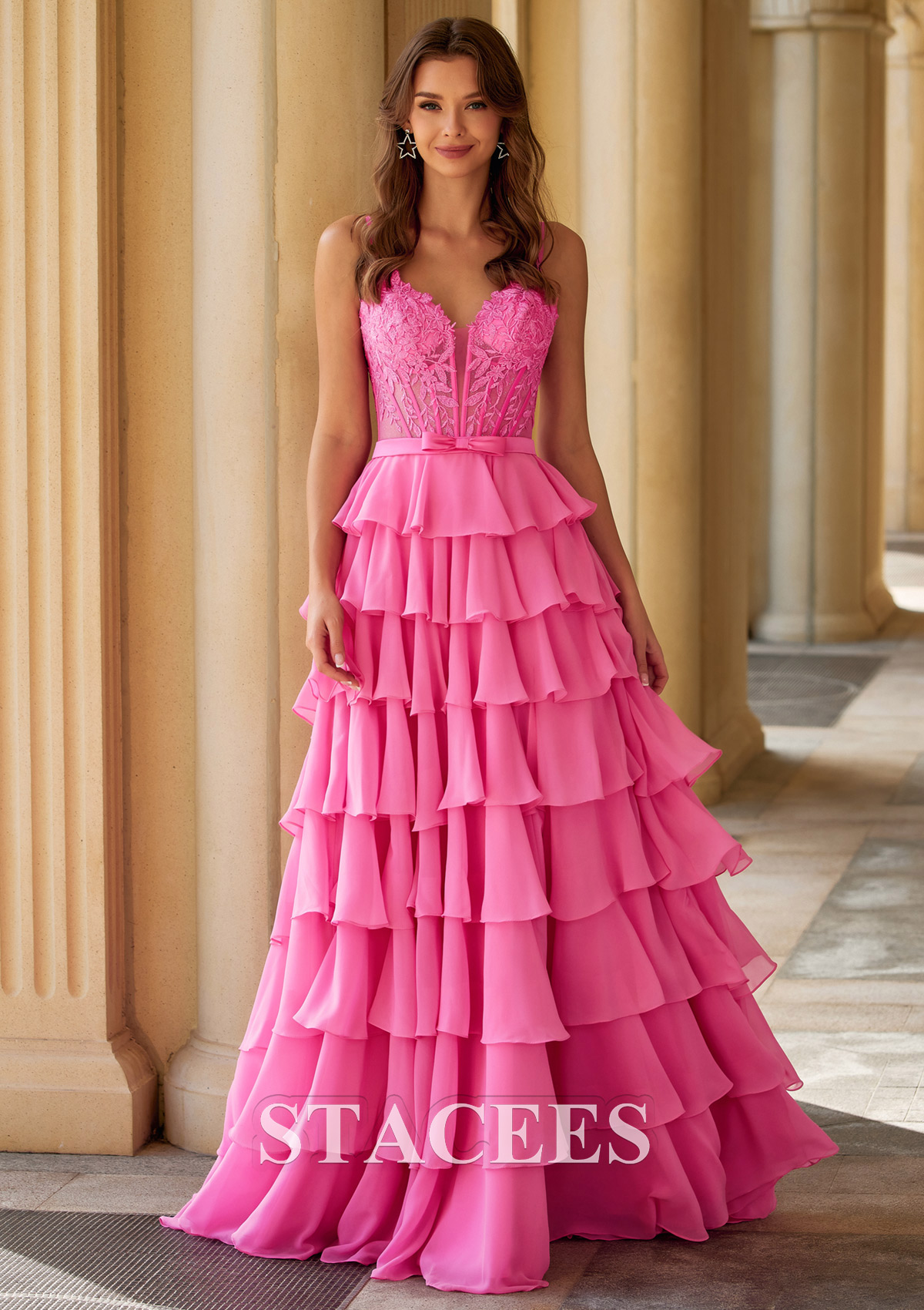 Rose Vif Trapèze col en v mousseline longueur ras du sol robe de bal avec appliqué perles volants - STACEES