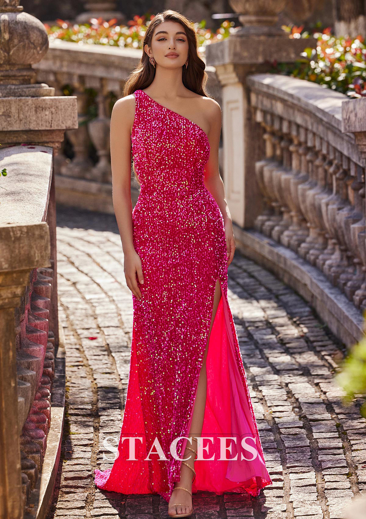 Fuchsia Cubierta un hombre lentejuelas de terciopelo barrer tren vestido de graduación - STACEES